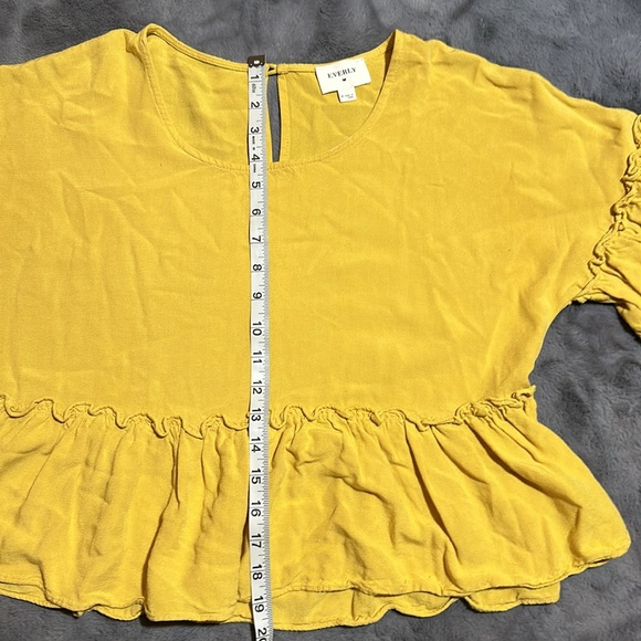 Ruffle Short Sleeves Yellow Peplum Top - Picture 8 of 11